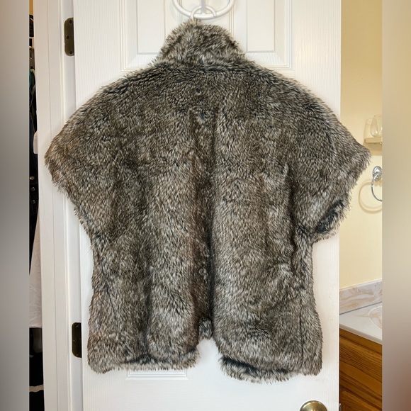 Scully Faux Fur Chinchilla Short Coat - Picture 4 of 9